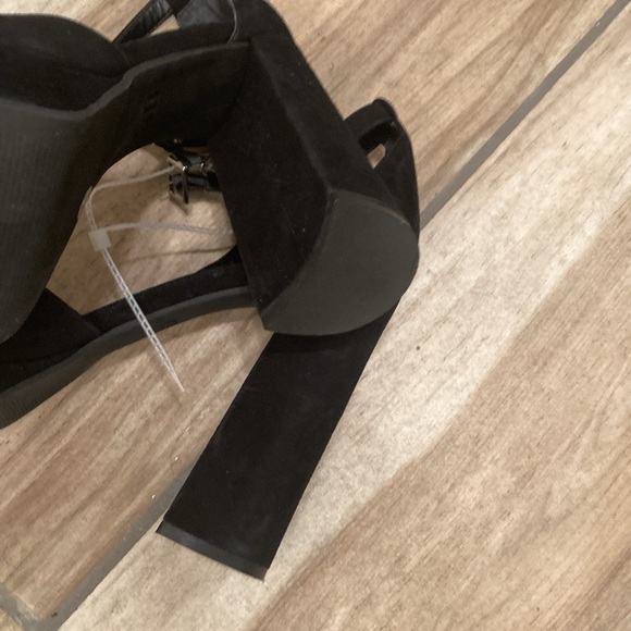 GB
Runway Suede Ankle Strap
Platform Pumps - Picture 8 of 8